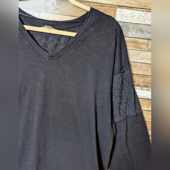 Terra & Sky Black W/Eyelet On Back & Sleeve Top - Picture 4 of 15